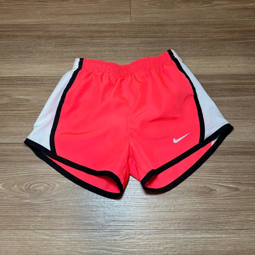 Nike Dri-FIT Girls Running Shorts Size 6 - Picture 1 of 10